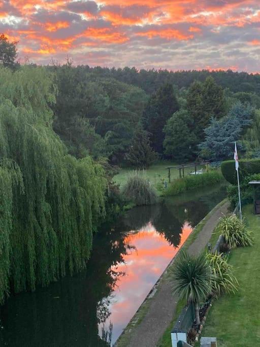 Hidden Gem Canal Facing Retreat With Lovely Walks Hopwas ภายนอก รูปภาพ